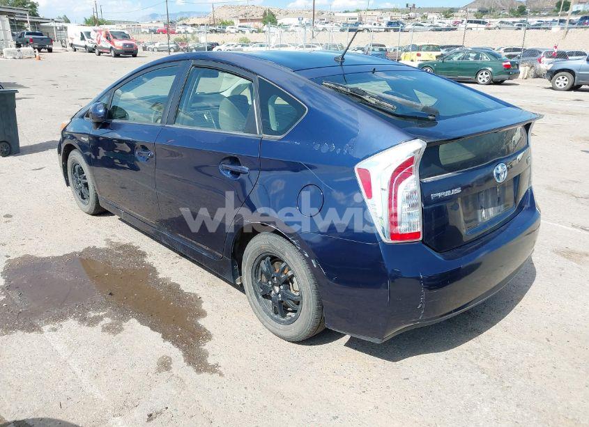 Photo 3 of 2014 Toyota Prius TWO (VIN JTDKN3DU4E1771927)