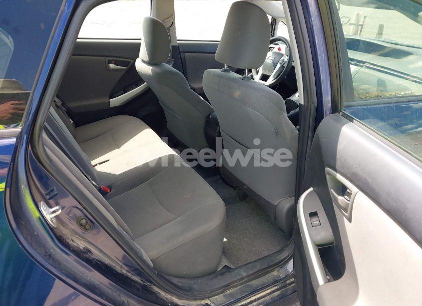 Photo 8 of 2014 Toyota Prius TWO (VIN JTDKN3DU4E1771927)