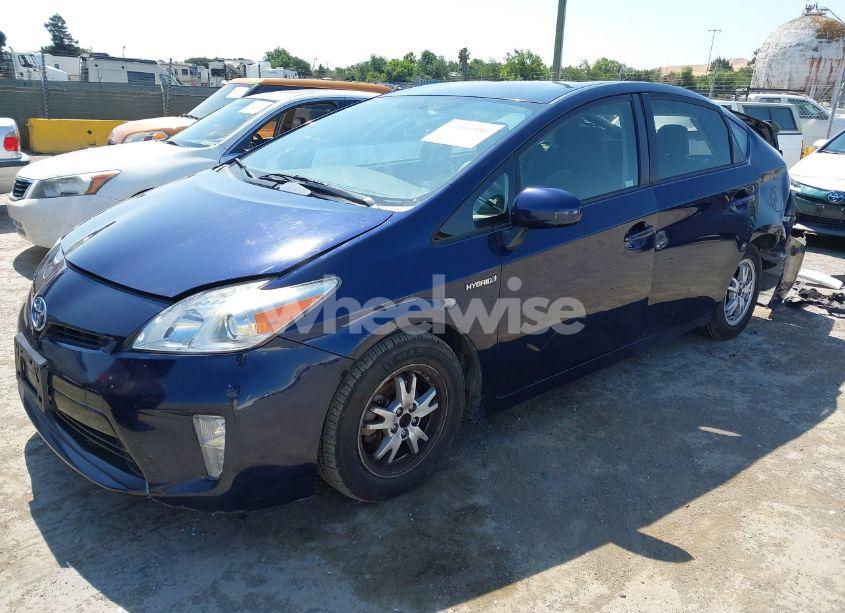 Photo 2 of 2015 Toyota Prius TWO (VIN JTDKN3DU4F0453555)