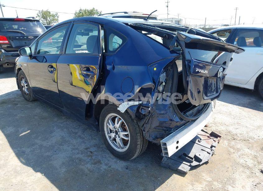 Photo 3 of 2015 Toyota Prius TWO (VIN JTDKN3DU4F0453555)