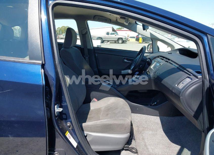 Photo 5 of 2015 Toyota Prius TWO (VIN JTDKN3DU4F0453555)