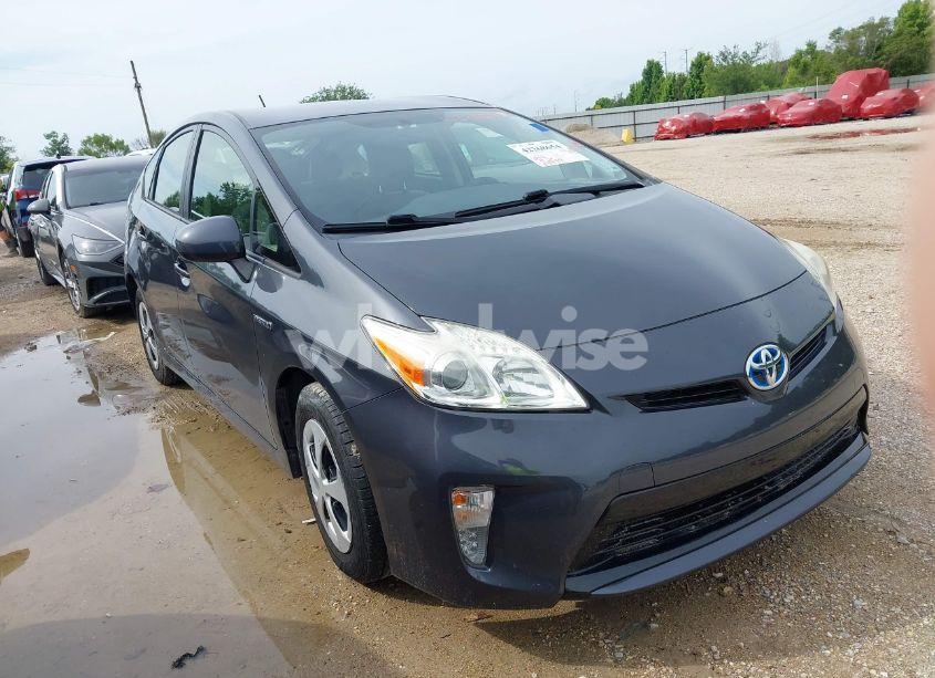 2015 Toyota Prius TWO (VIN JTDKN3DU4F0465947) main photo