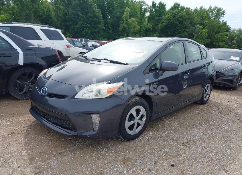 Photo 2 of 2015 Toyota Prius TWO (VIN JTDKN3DU4F0465947)