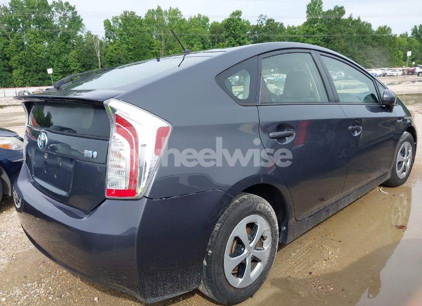 Photo 4 of 2015 Toyota Prius TWO (VIN JTDKN3DU4F0465947)