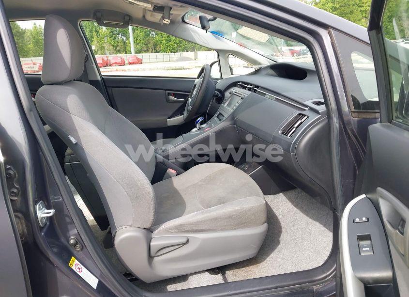 Photo 5 of 2015 Toyota Prius TWO (VIN JTDKN3DU4F0465947)