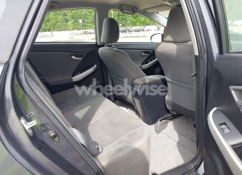 Photo 8 of 2015 Toyota Prius TWO (VIN JTDKN3DU4F0465947)