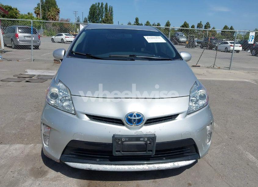 Photo 13 of 2015 Toyota Prius TWO (VIN JTDKN3DU4F2003988)