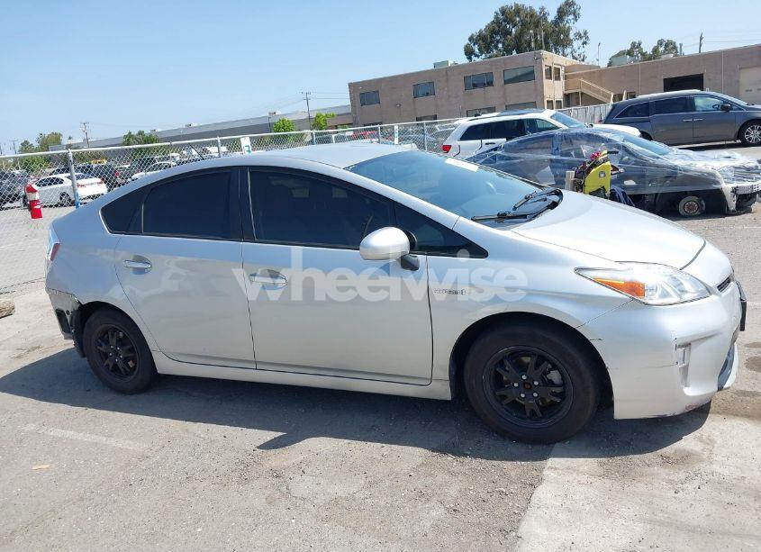 Photo 14 of 2015 Toyota Prius TWO (VIN JTDKN3DU4F2003988)