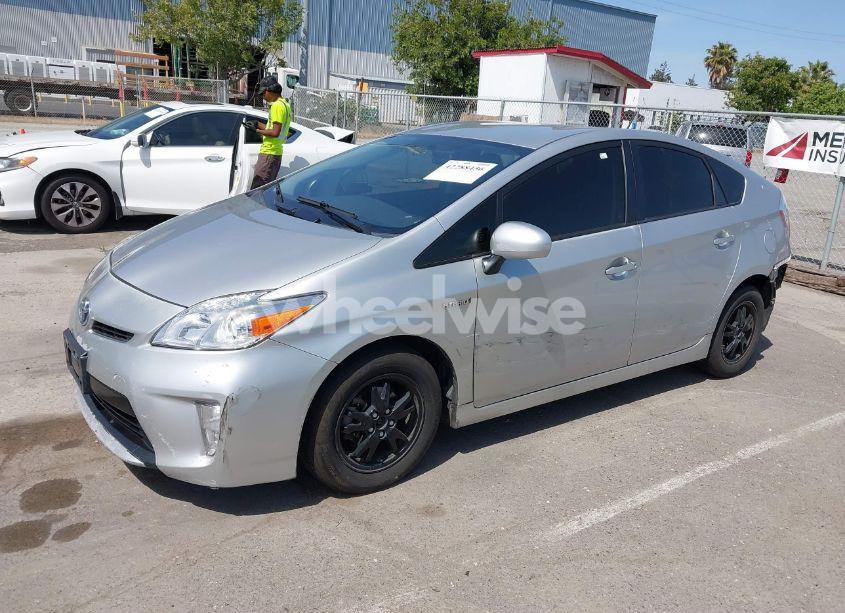 Photo 2 of 2015 Toyota Prius TWO (VIN JTDKN3DU4F2003988)