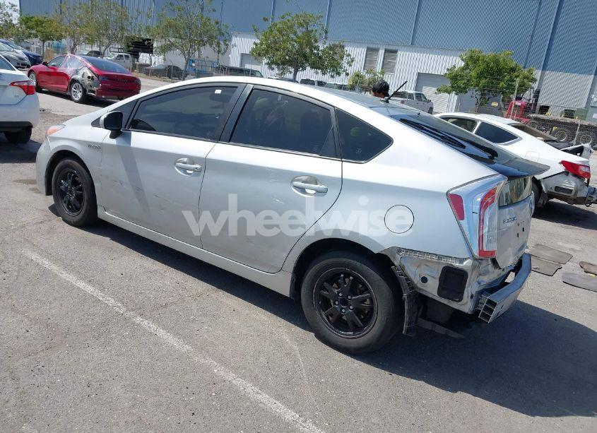 Photo 3 of 2015 Toyota Prius TWO (VIN JTDKN3DU4F2003988)