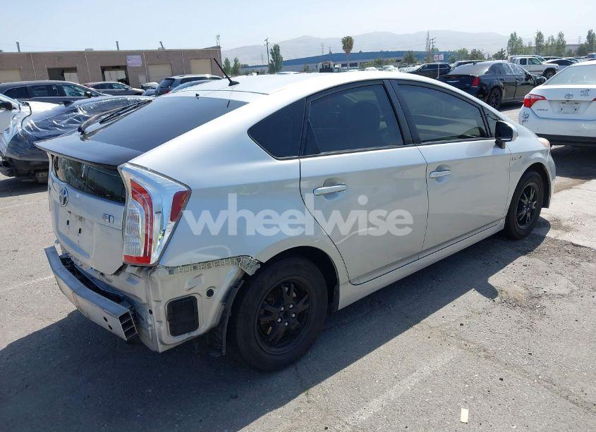 Photo 4 of 2015 Toyota Prius TWO (VIN JTDKN3DU4F2003988)