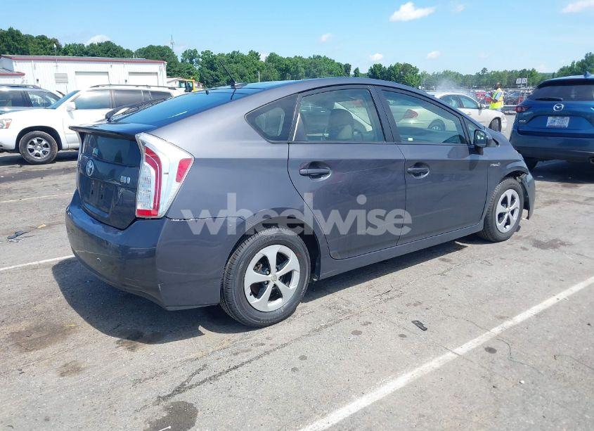 Photo 4 of 2015 Toyota Prius THREE (VIN JTDKN3DU4F2004333)