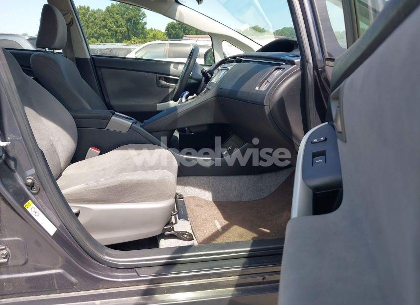 Photo 5 of 2015 Toyota Prius THREE (VIN JTDKN3DU4F2004333)