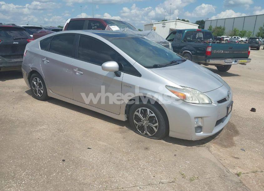 2010 Toyota Prius III (VIN JTDKN3DU5A0090370) main photo