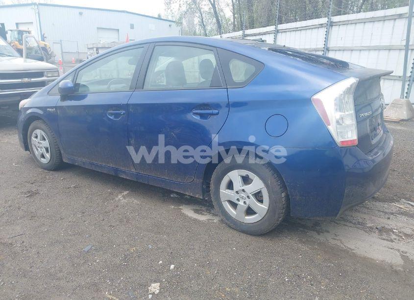 Photo 3 of 2011 Toyota Prius FOUR (VIN JTDKN3DU5B5335656)