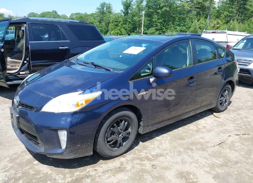 Photo 2 of 2013 Toyota Prius TWO (VIN JTDKN3DU5D0340274)