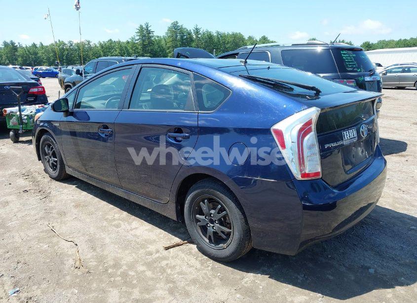 Photo 3 of 2013 Toyota Prius TWO (VIN JTDKN3DU5D0340274)