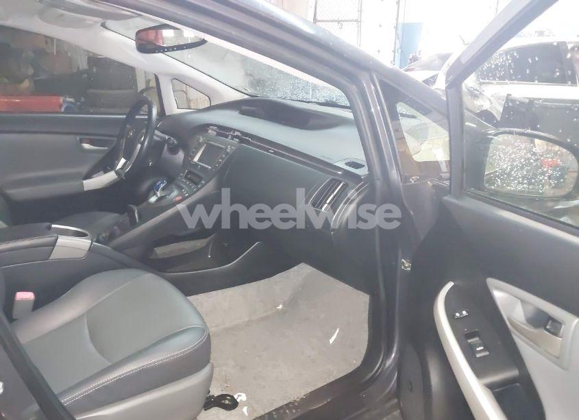 Photo 5 of 2013 Toyota Prius FIVE (VIN JTDKN3DU5D1646689)