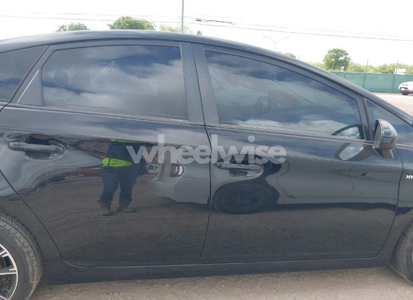 Photo 13 of 2013 Toyota Prius TWO (VIN JTDKN3DU5D5576149)