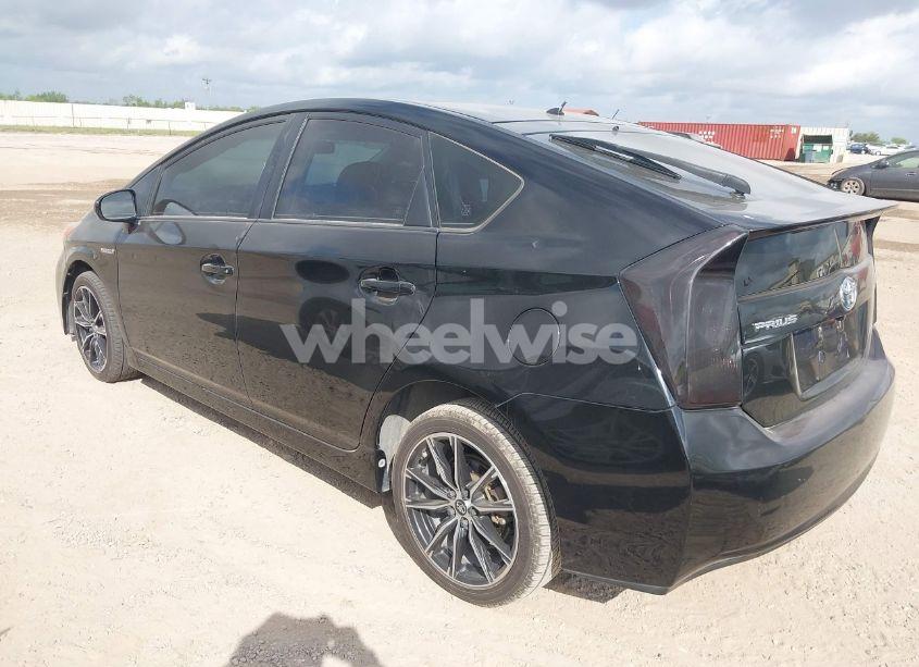 Photo 3 of 2013 Toyota Prius TWO (VIN JTDKN3DU5D5576149)