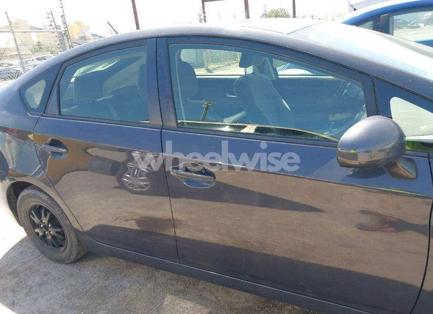 Photo 13 of 2014 Toyota Prius TWO (VIN JTDKN3DU5E0389363)