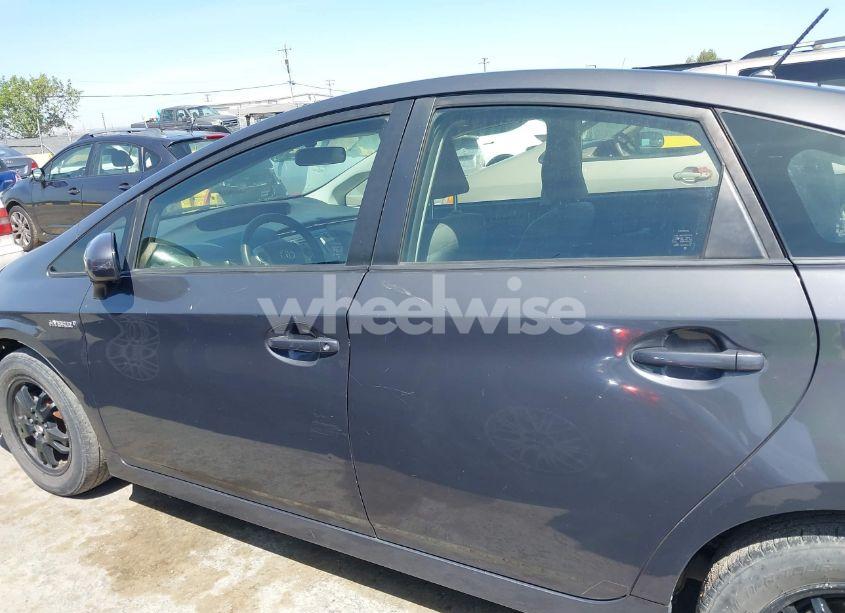 Photo 14 of 2014 Toyota Prius TWO (VIN JTDKN3DU5E0389363)