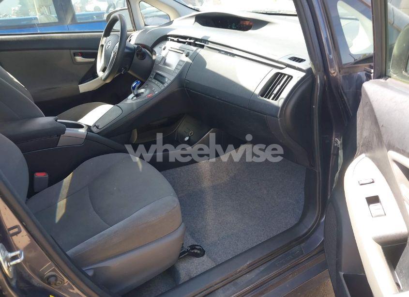 Photo 5 of 2014 Toyota Prius TWO (VIN JTDKN3DU5E0389363)