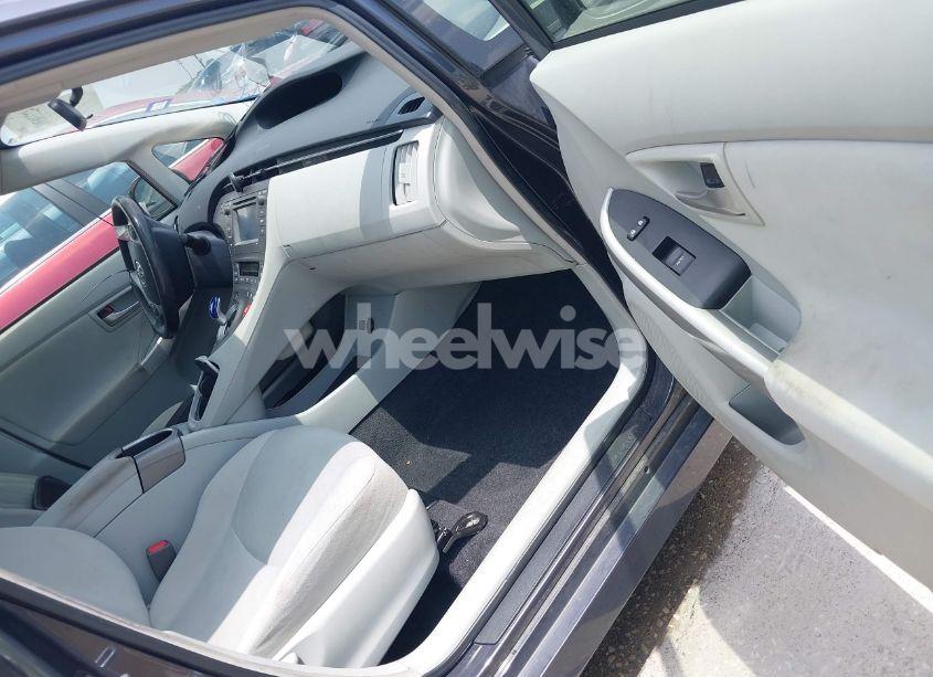 Photo 5 of 2014 Toyota Prius FIVE/FOUR/THREE/TWO (VIN JTDKN3DU5E1739326)