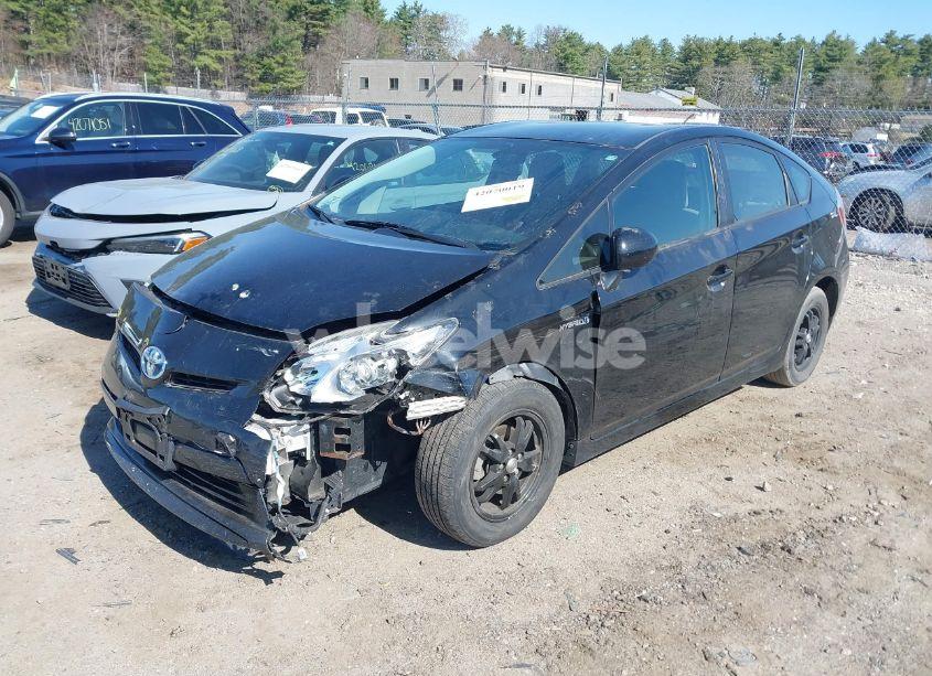 Photo 2 of 2015 Toyota Prius TWO (VIN JTDKN3DU5F0434254)