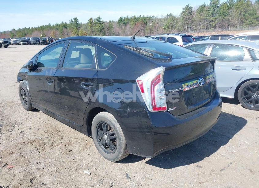 Photo 3 of 2015 Toyota Prius TWO (VIN JTDKN3DU5F0434254)