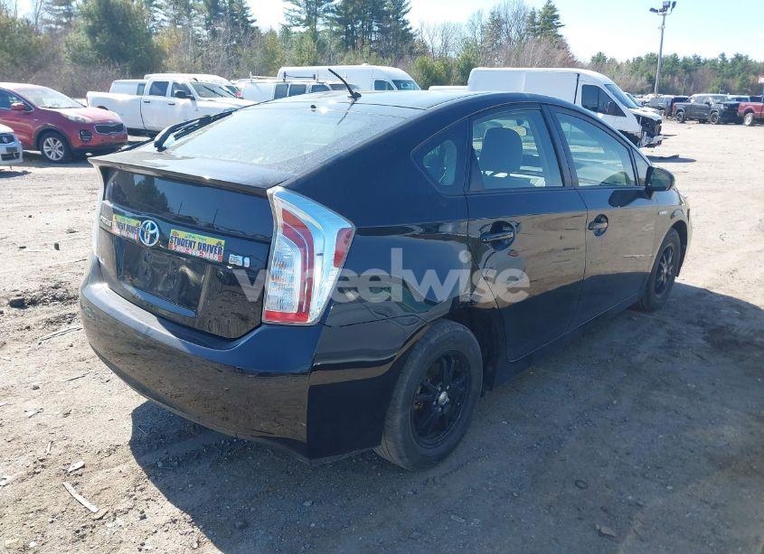 Photo 4 of 2015 Toyota Prius TWO (VIN JTDKN3DU5F0434254)