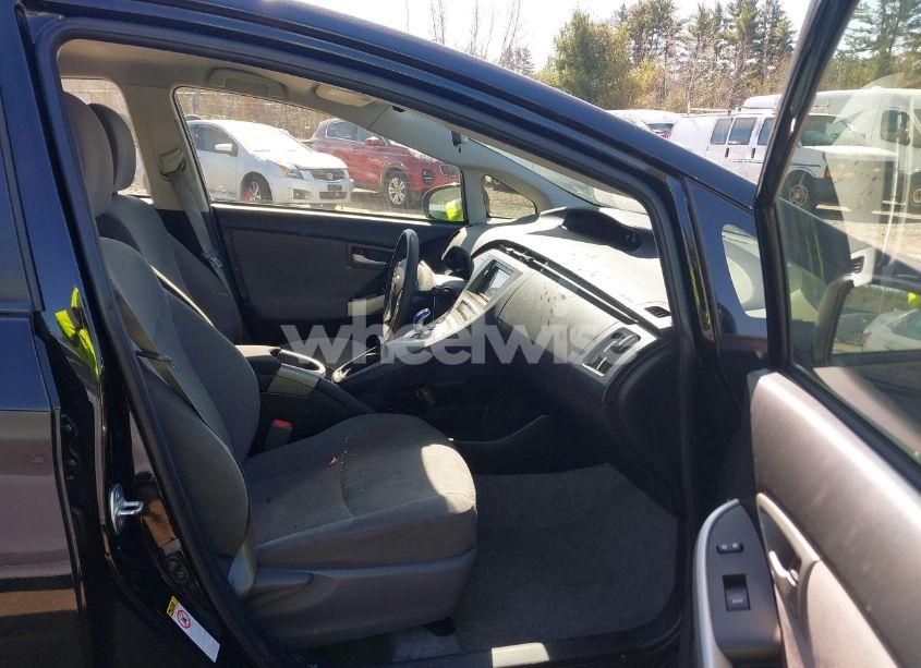 Photo 5 of 2015 Toyota Prius TWO (VIN JTDKN3DU5F0434254)