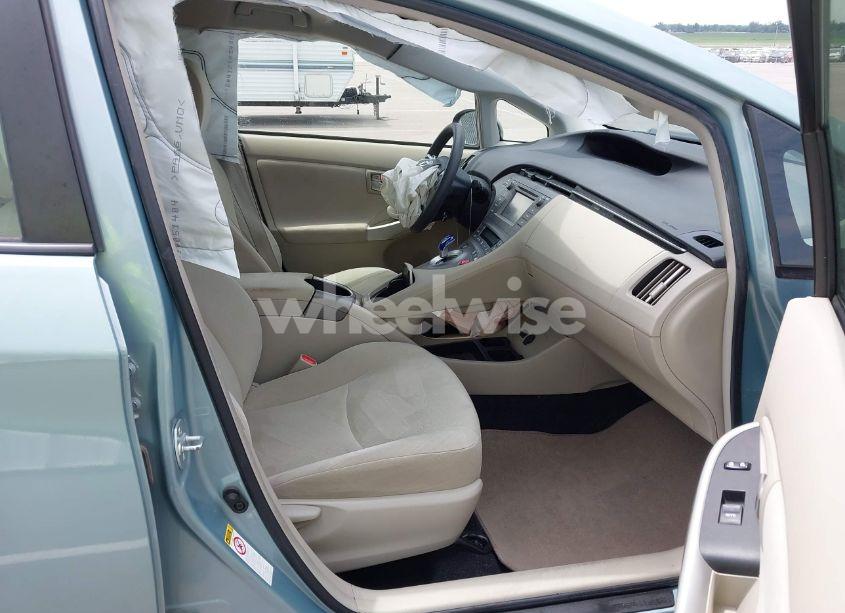 Photo 5 of 2015 Toyota Prius TWO (VIN JTDKN3DU5F1872959)