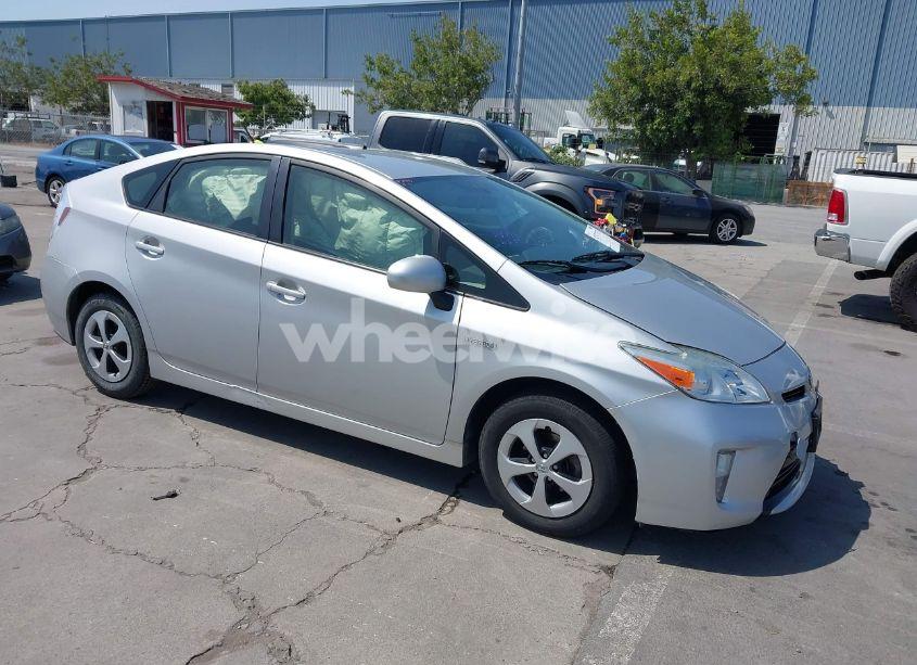 2015 Toyota Prius TWO (VIN JTDKN3DU5F1934148) main photo