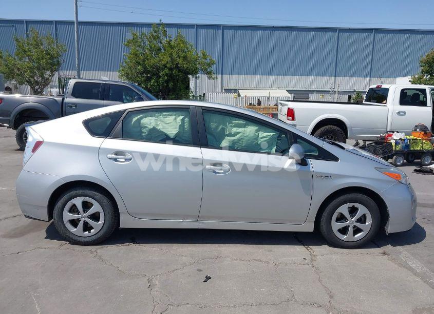 Photo 13 of 2015 Toyota Prius TWO (VIN JTDKN3DU5F1934148)