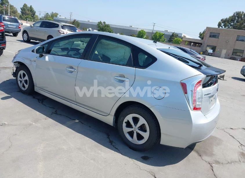 Photo 3 of 2015 Toyota Prius TWO (VIN JTDKN3DU5F1934148)