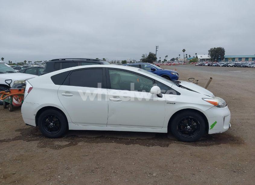 Photo 13 of 2015 Toyota Prius THREE (VIN JTDKN3DU5F1966002)