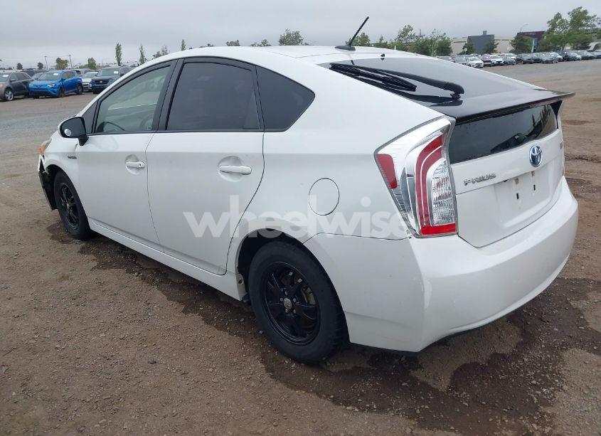 Photo 3 of 2015 Toyota Prius THREE (VIN JTDKN3DU5F1966002)