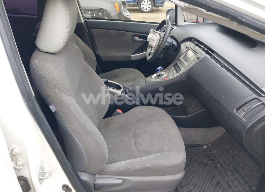 Photo 5 of 2015 Toyota Prius THREE (VIN JTDKN3DU5F1966002)