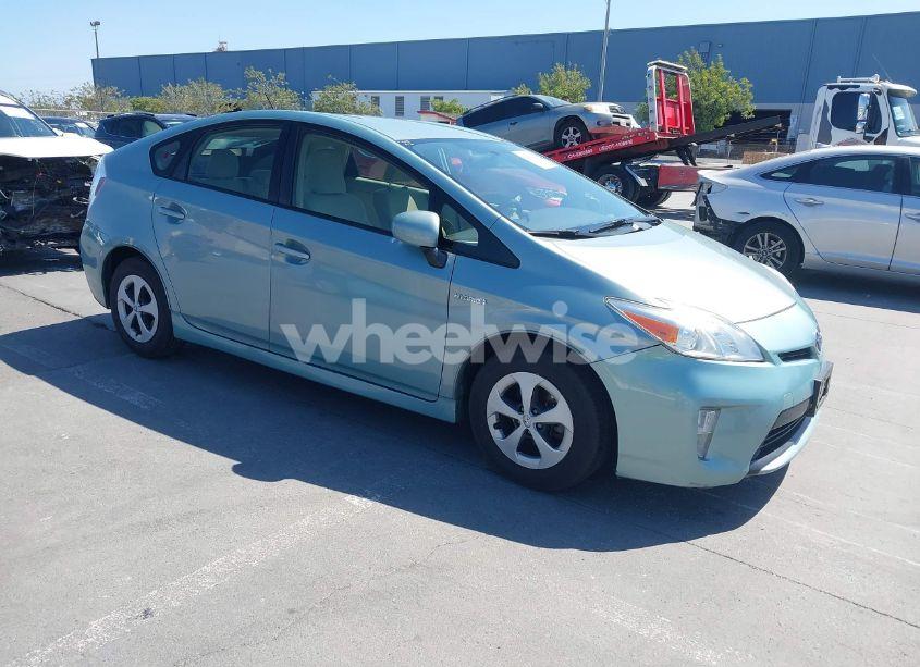 2015 Toyota Prius TWO (VIN JTDKN3DU5F1997430) main photo