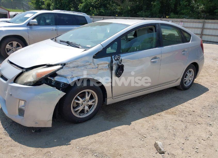 Photo 2 of 2010 Toyota Prius III (VIN JTDKN3DU6A0176089)