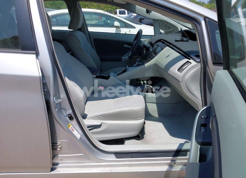 Photo 5 of 2010 Toyota Prius III (VIN JTDKN3DU6A0176089)