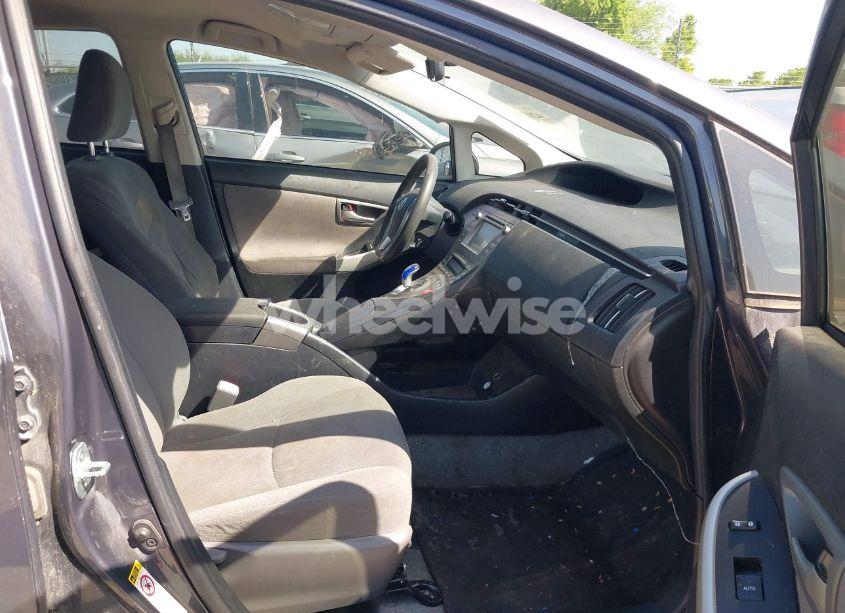 Photo 5 of 2013 Toyota Prius TWO (VIN JTDKN3DU6D1630470)