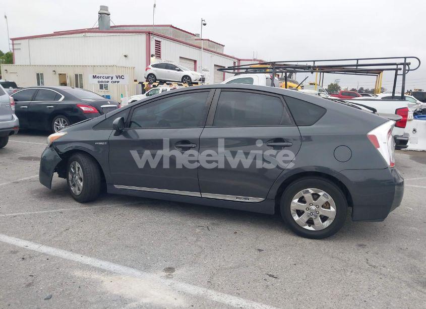 Photo 15 of 2013 Toyota Prius THREE (VIN JTDKN3DU6D1659144)