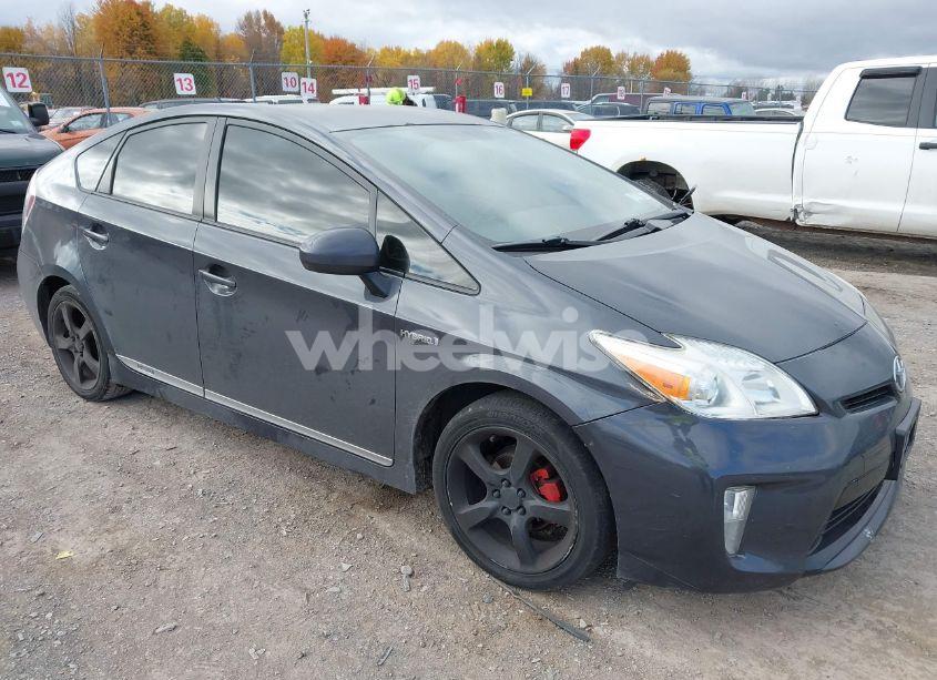 2013 Toyota Prius THREE (VIN JTDKN3DU6D1674890) main photo