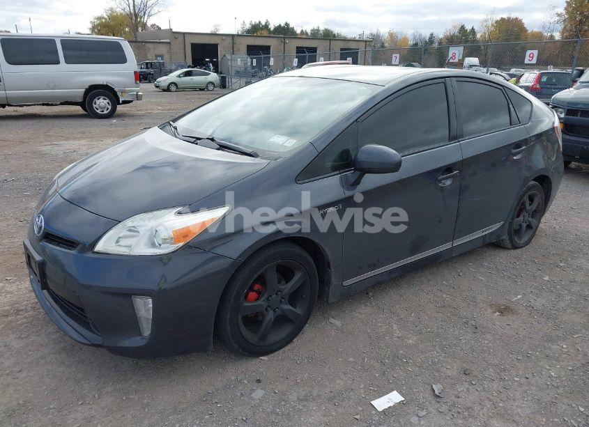 Photo 2 of 2013 Toyota Prius THREE (VIN JTDKN3DU6D1674890)