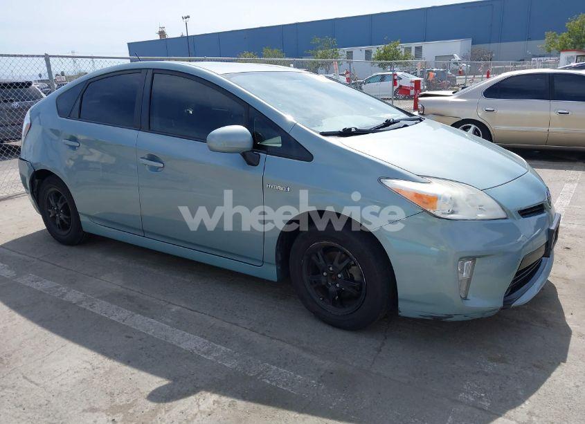 2013 Toyota Prius THREE (VIN JTDKN3DU6D5570991) main photo