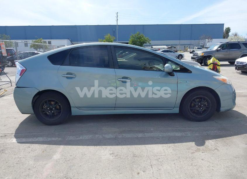 Photo 13 of 2013 Toyota Prius THREE (VIN JTDKN3DU6D5570991)