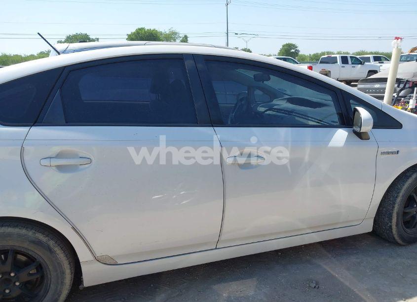 Photo 14 of 2013 Toyota Prius THREE (VIN JTDKN3DU6D5594031)