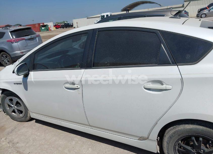 Photo 15 of 2013 Toyota Prius THREE (VIN JTDKN3DU6D5594031)